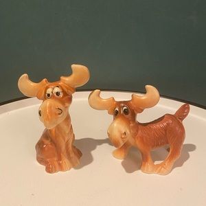 Vintage Ceramic Salt & Pepper Set 2 Brown Moose Silly Eyes Face Sitting Resting